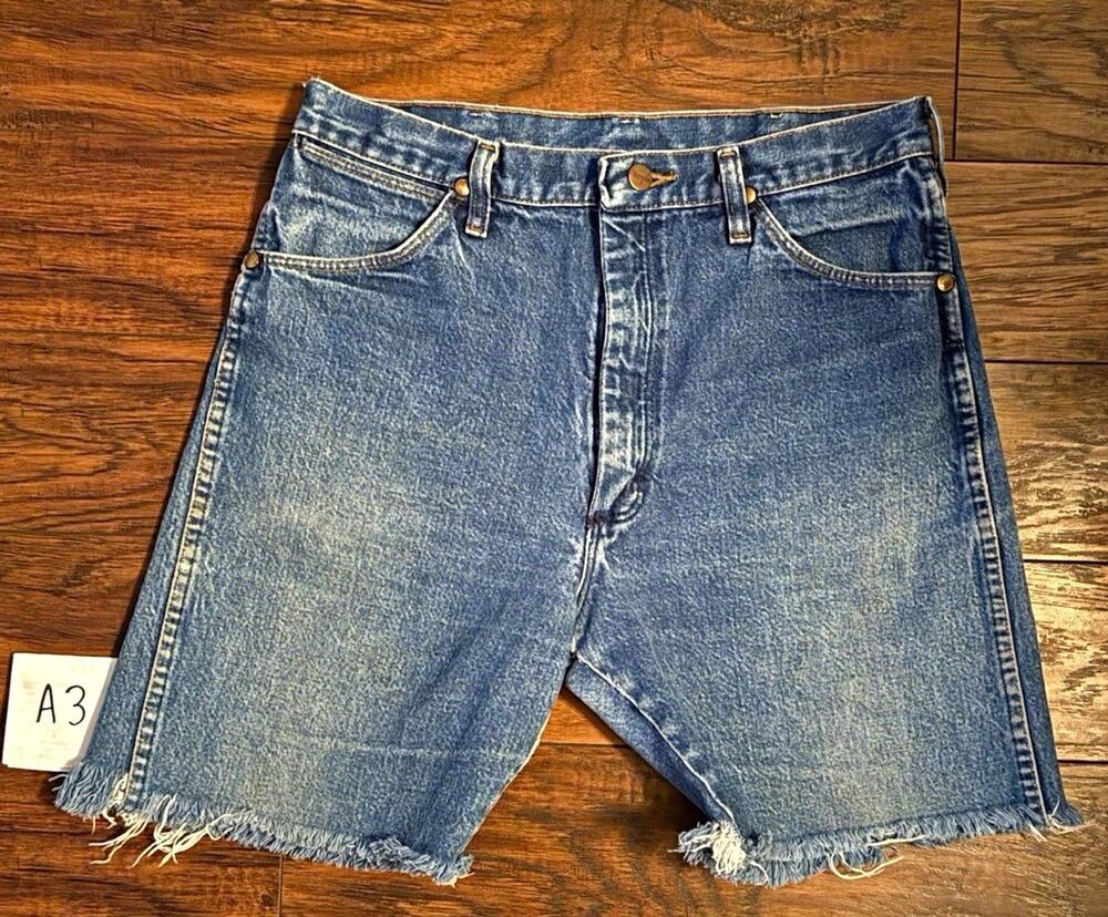 Vtg Wrangler Made in USA Denim Cutoff Shorts 31 Waist Raw Hem Western Cowboy
